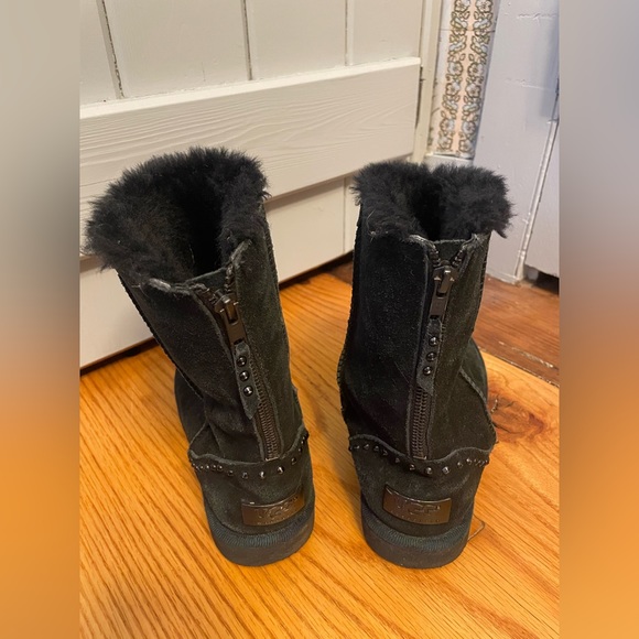 Ugg boots black with zipper and studs - Picture 3 of 7
